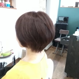 ショートカット後ろ姿